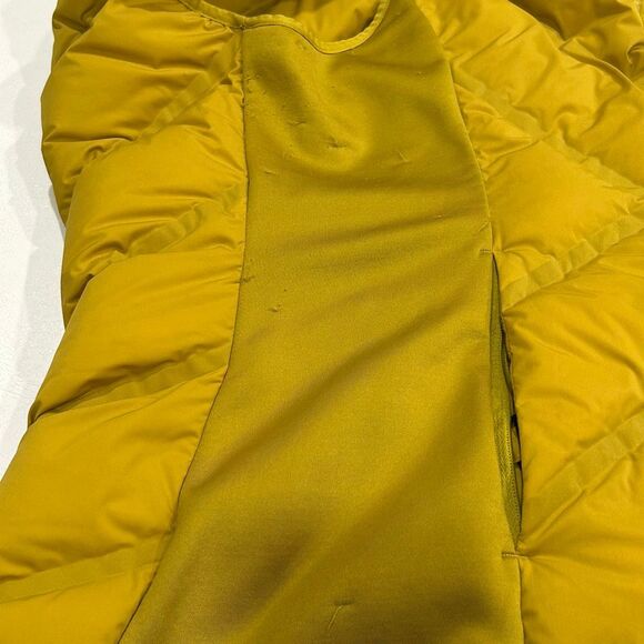 Athleta Puffer Vest Small – Mustard Yellow Quilted Sleeveless Jacket Warm Zip Ve - Picture 10 of 13